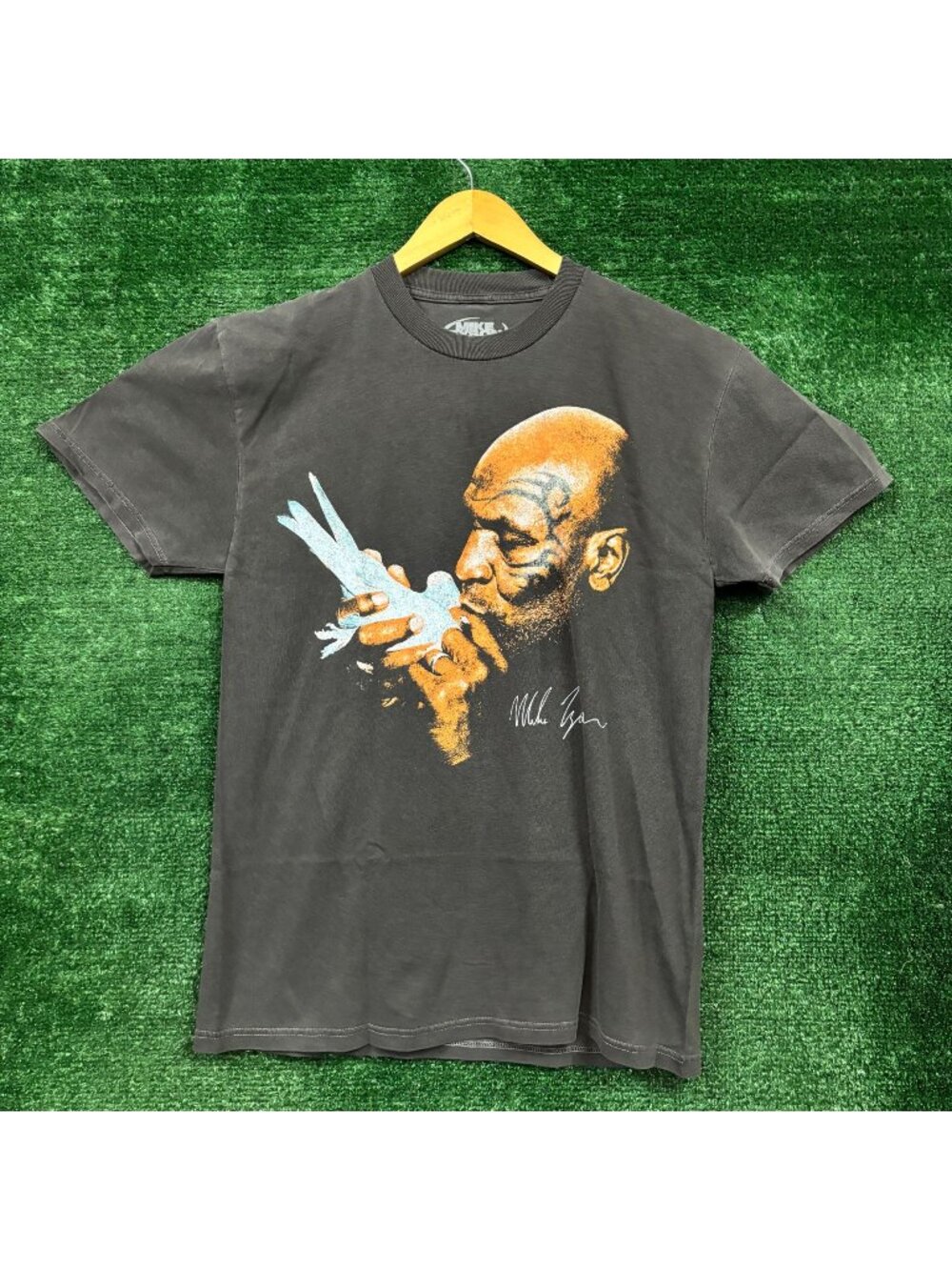Mike Tyson Iron Mike Pigeon Kiss T-Shirt Size Medium